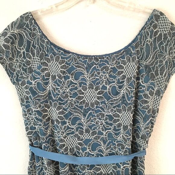 Motherhood Maternity floral lace overlay blouse L - Picture 2 of 9